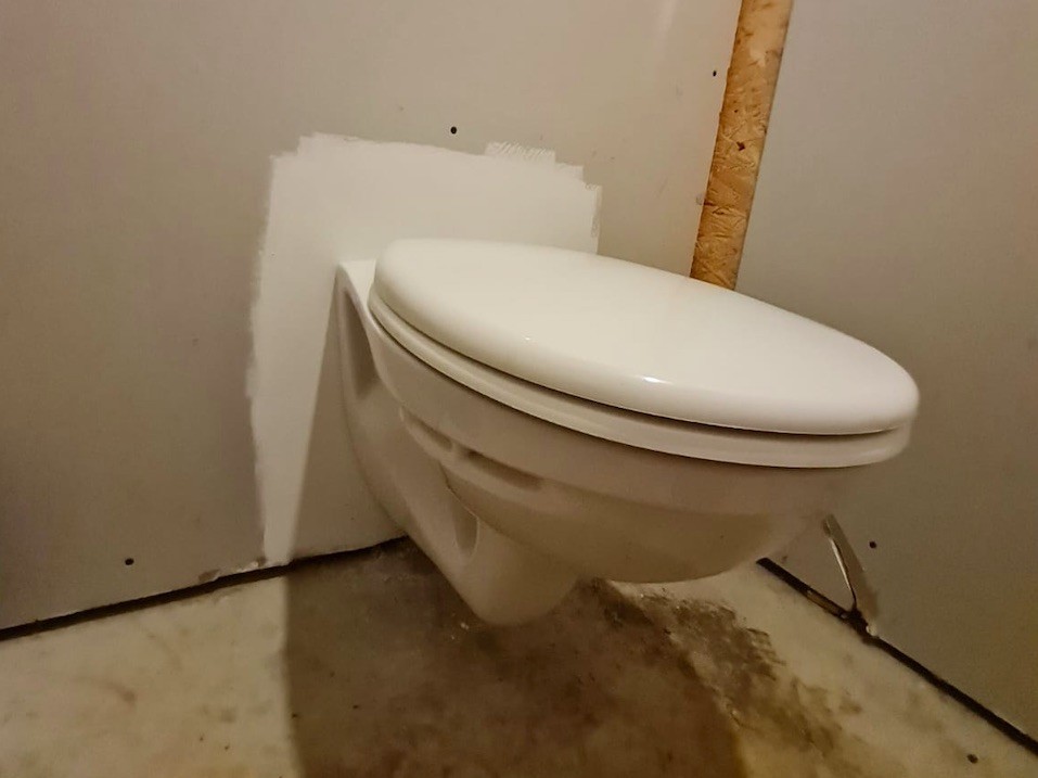 faire le coffrage d'un bâti-support wc suspendu