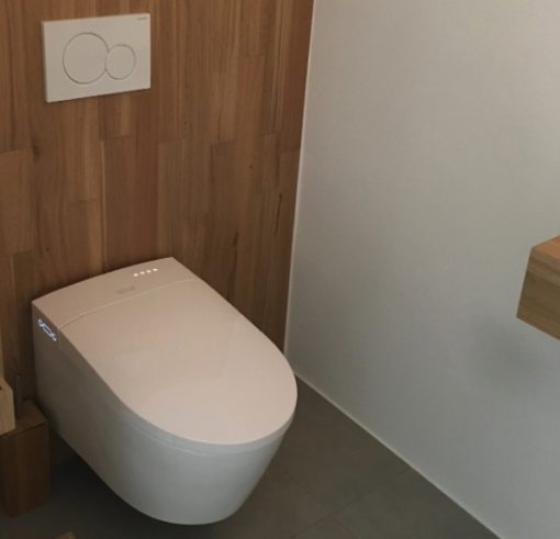 Photo qui représente une installation d'un wc suspendu japonais