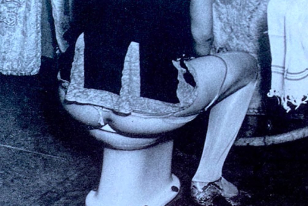 Le bidet est un équipement d'hygiène intime servant à faire la toilette des fesses après avoir déféqué ou uriné.
