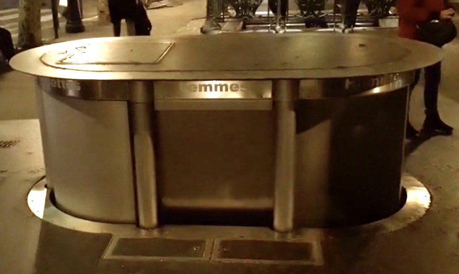 Des wc ascenseurs Urilift à Paris qui sortent de terre pour la vie nocturne
